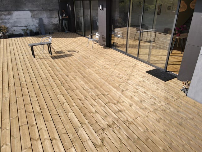 Terrasse en pins sylvestre